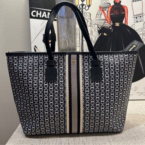 Tory Burch Handbags - Tory Burch Gemini Link Tote